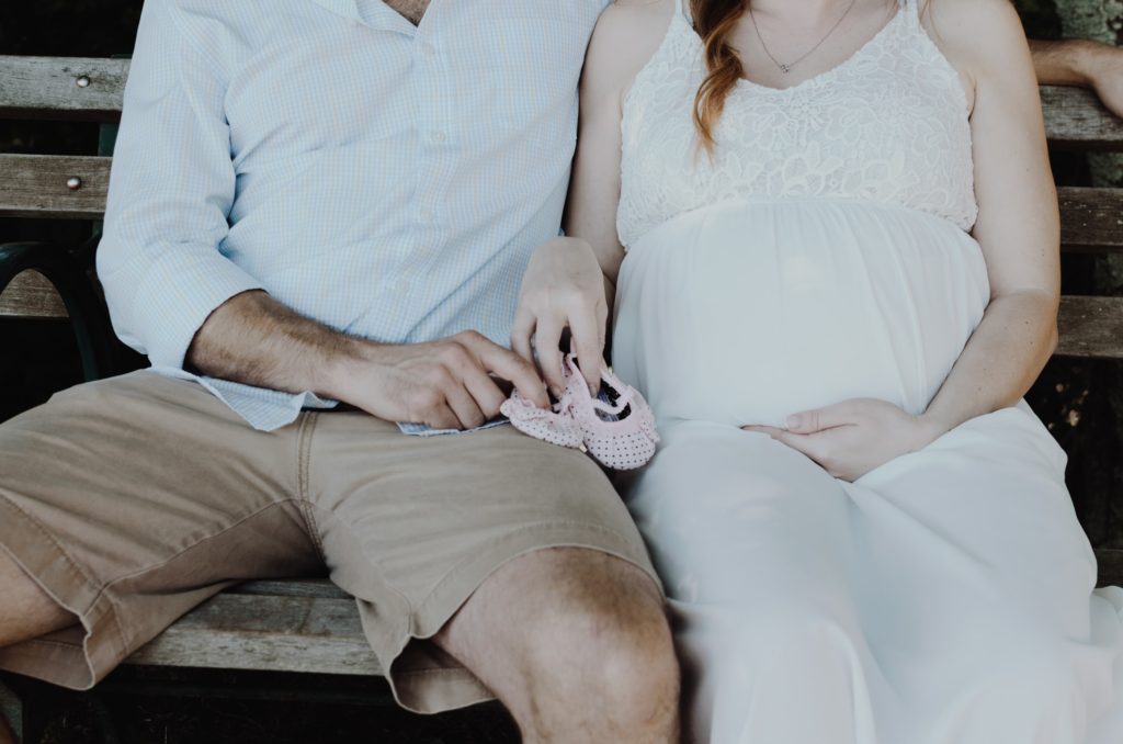 What is the cost of surrogacy for hetero couples?